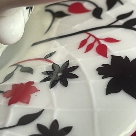 FINE PORCELAIN TEACUP AND SAUCER IN RED & BLACK - Picture 4 of 11